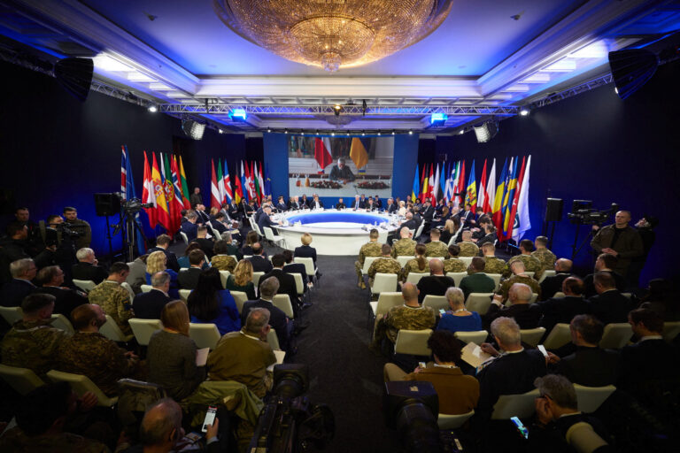Liderii europeni la Kiev pentru a marca trei ani de război, dar oficialii de rang înalt din SUA lipsesc.