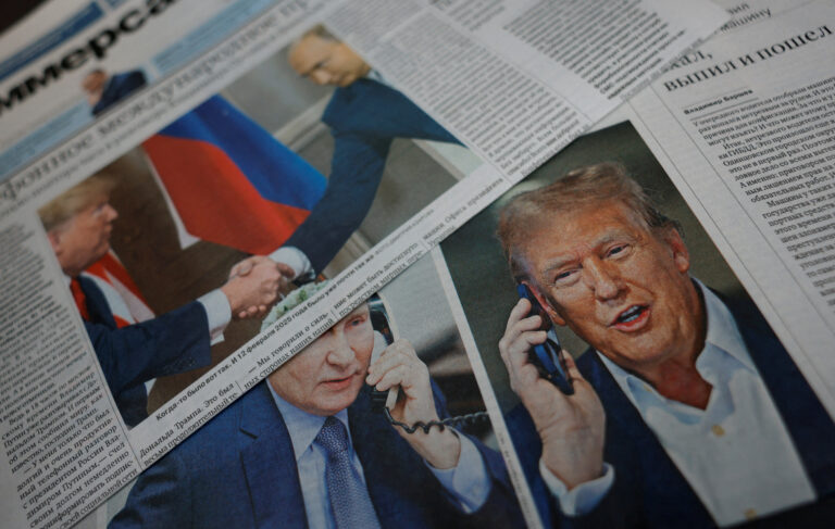 Echipa lui Trump începe într-un mod confuz diplomația cu Ucraina