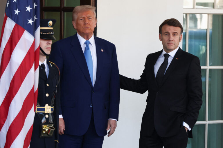 Trump și Macron – Diferențe Majore Privind Ucraina, în ciuda Relației Prietenoase (Video)