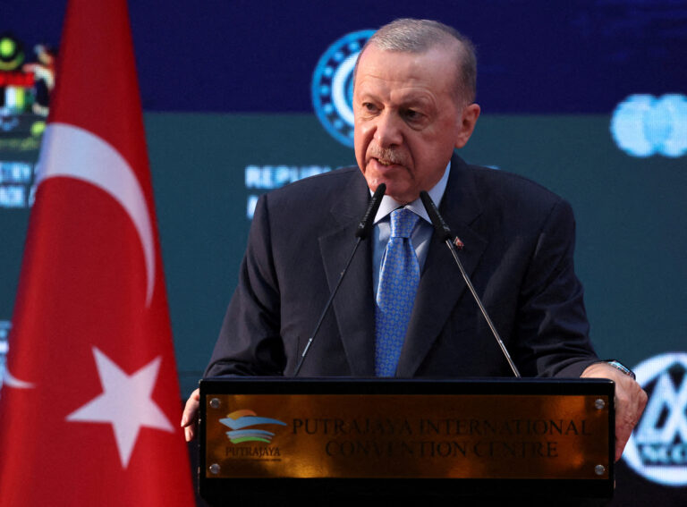 Erdogan spune că propunerea Rusiei pentru discuții la Istanbul sporește speranța pentru pace