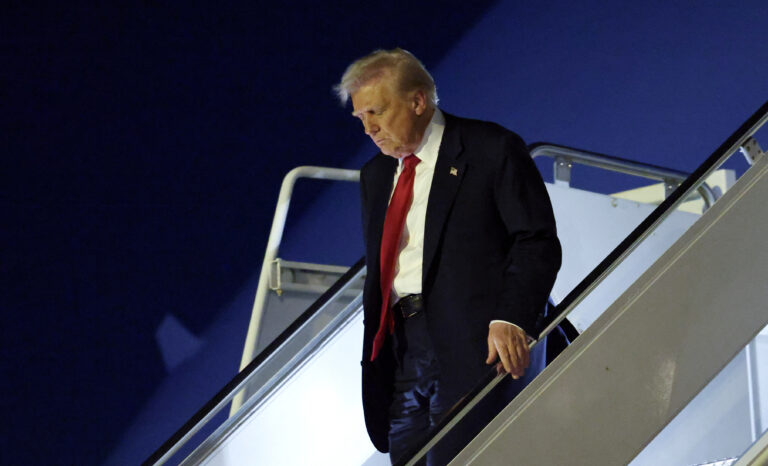 Trump ar putea recunoaște Crimeea ca parte a Rusiei – Raport Semafor