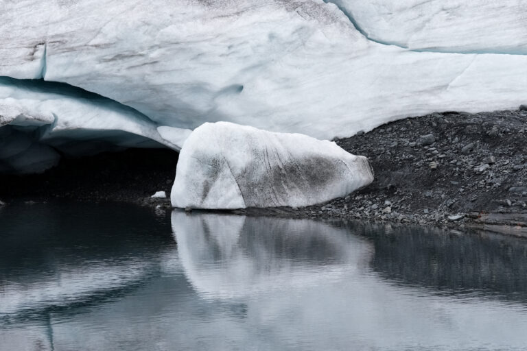 Ghețarii lumii pierd din volum într-un ritm record pe măsură ce temperaturile globale cresc, avertizează ONU