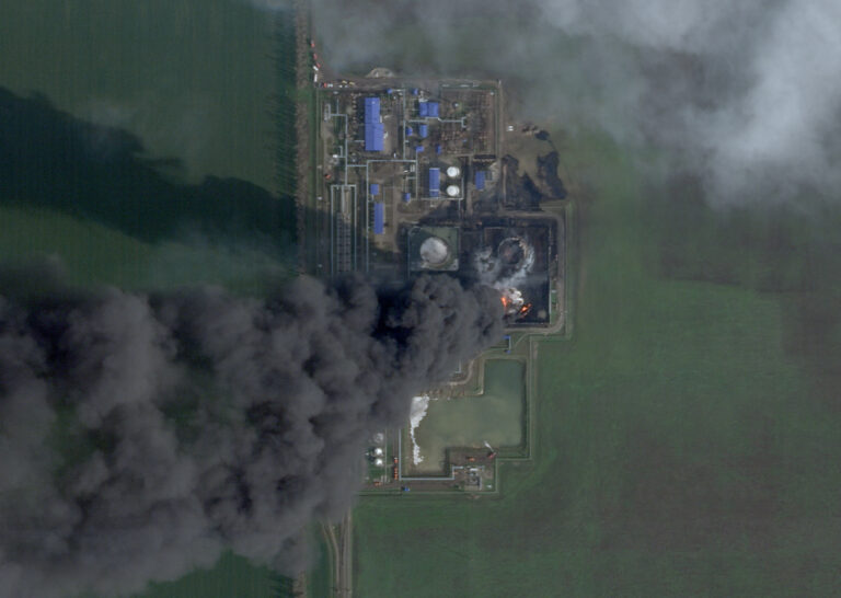 Incendiu stins după aproape o săptămână la depozitul de petrol din sudul Rusiei