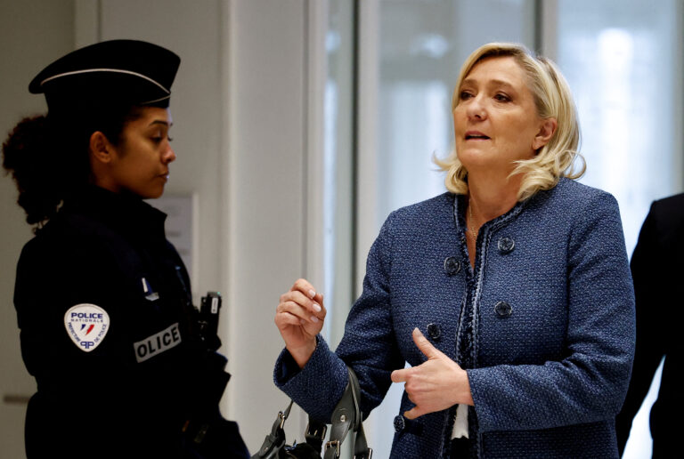 UPDATE Franța: Le Pen, găsită vinovată în procesul de corupție