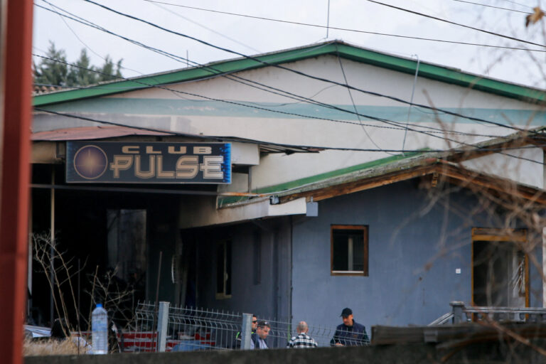 Incendiu într-un club de noapte din Macedonia de Nord ucide 59 de persoane și rănește peste 100