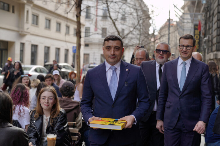 Candidatul de extremă dreapta George Simion este dat câștigător în primul tur al alegerilor prezidențiale