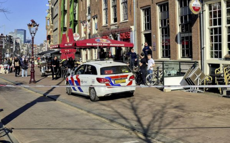 Cel puțin 6 persoane rănite într-un atac cu cuțitul lângă Piața Dam din Amsterdam, suspectul a fost arestat