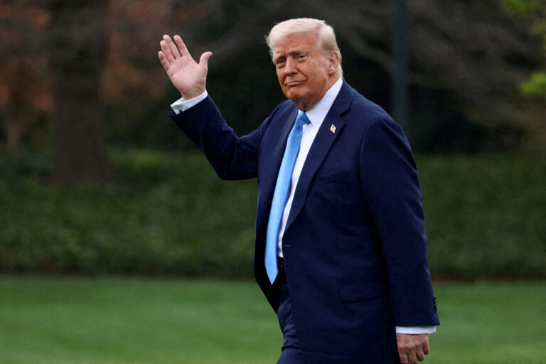Trump spune că nu glumește în privința unui al treilea mandat prezidențial