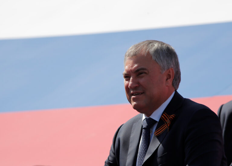 Un aliat al lui Putin spune că Regatul Unit va trebui să returneze Rusiei banii pe care Londra i-a „oferit ilegal” Ucrainei