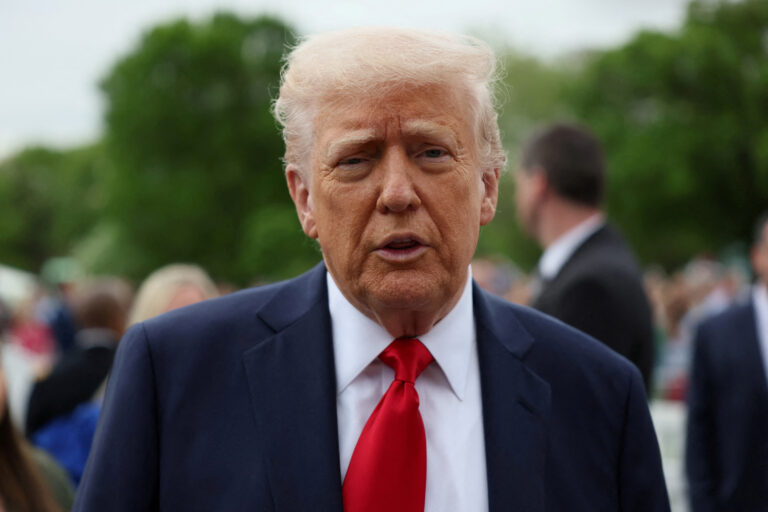 Sondaj Reuters/Ipsos: Popularitatea lui Donald Trump scade, tot mai mulți americani se tem de abuzul său de putere