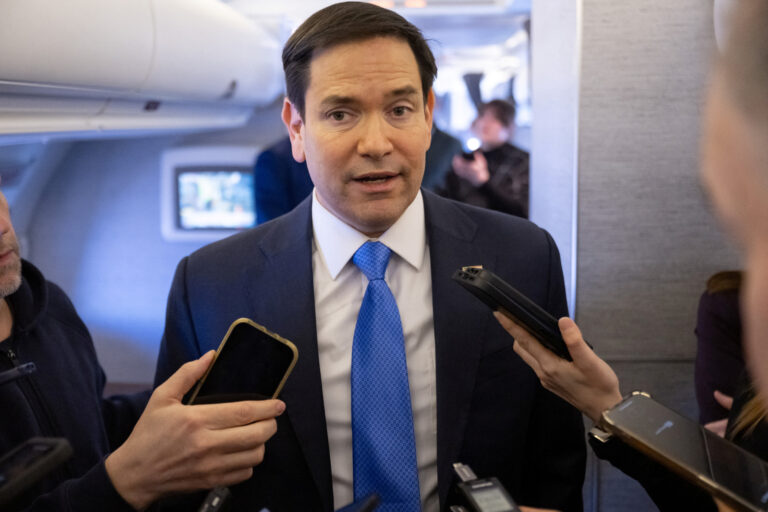 Trump cere Rusiei să înceteze atacurile, în timp ce Rubio amenință cu retragerea SUA din eforturile de pace