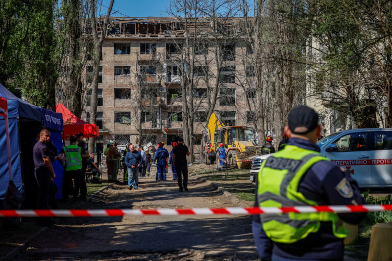 UPDATE:Trump cere Rusiei să oprească atacurile și sugerează că Zelenskiy ar putea ceda Crimeea în schimbul unui acord de pace
