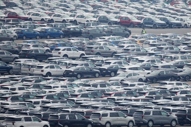 Tarifele lui Trump zguduie industria auto: tot mai mulți producători renunță la estimările de profit