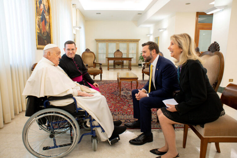Papa Francisc, un critic al lui Trump, se întâlnește cu vicepreședintele SUA Vance în dimineața Paștelui