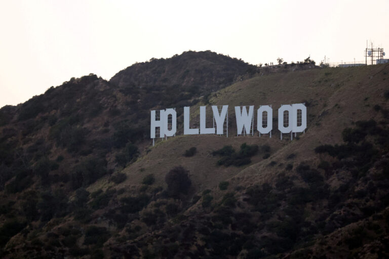 Trump impune o taxă vamală de 100% pentru filmele produse în afara SUA: „Hollywood-ul moare cu o viteză alarmantă”