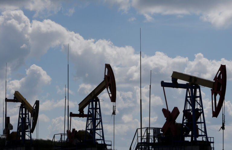 Prețul petrolului contează pentru Rusia, dar interesele naționale sunt prioritare, afirmă Kremlinul