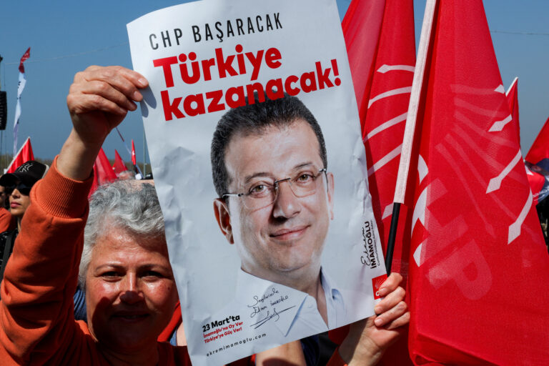 Turcii sprijină companiile care susțin primarul arestat İmamoğlu în lupta cu Erdogan – sondaje