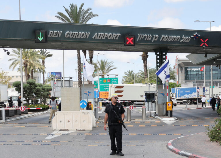 Companiile aeriene își suspendă zborurile către Israel după atacul Houthi asupra aeroportului