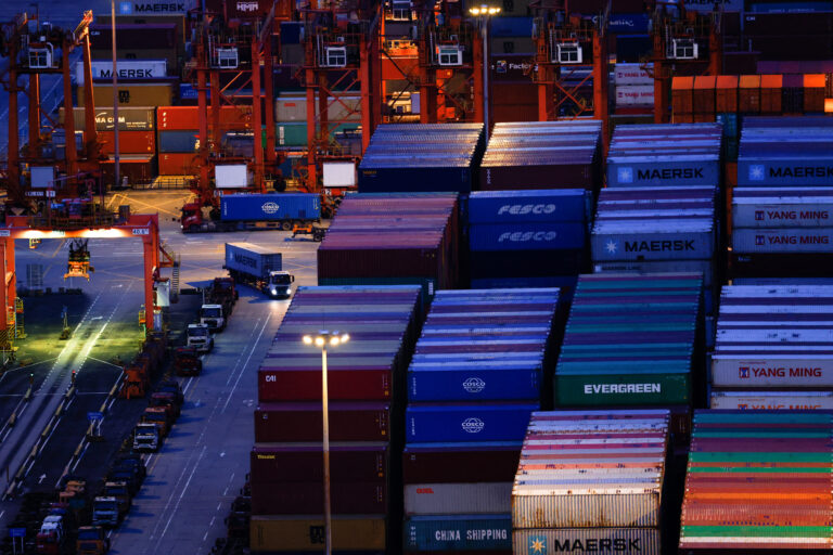 Piețele globale cresc după ce SUA și China au întrerupt războiul tarifar, dar incertitudinile persistă