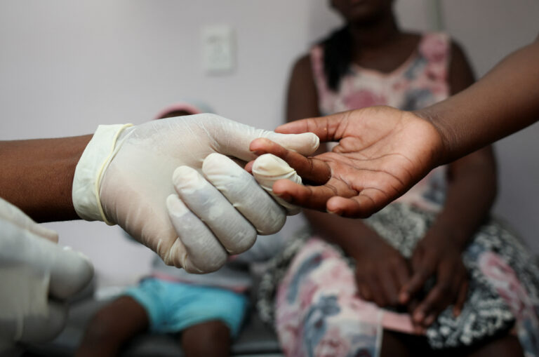 Exclusiv: Numărul testărilor HIV scade în Africa de Sud după reducerile ajutorului SUA
