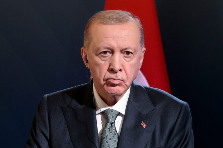 Imaginea de pacificator global a lui Erdogan ascunde tulburările interne din Turcia