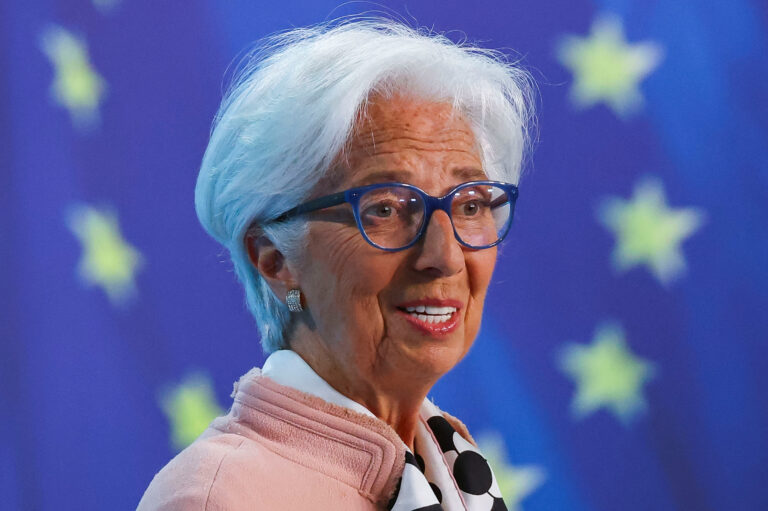 Christine Lagarde, favorita pentru a prelua conducerea Forumului Economic Mondial, potrivit Bloomberg