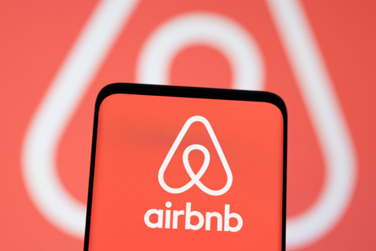 Spania blochează peste 65.000 de anunțuri Airbnb care încalcă legislația