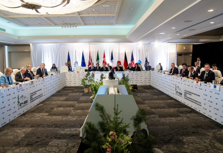 G7 evită tensiunile legate de tarife și promite reducerea dezechilibrelor economice globale