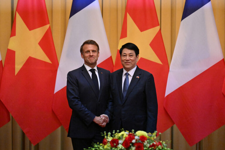 Franța și Vietnam semnează acorduri de peste 10 miliarde de dolari în timpul vizitei lui Macron la Hanoi