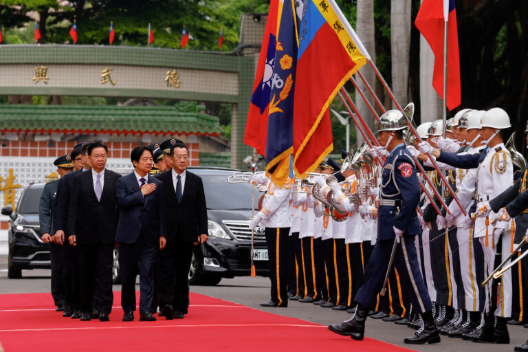 SUA pregătește vânzări record de arme către Taiwan pentru a face față presiunii militare a Chinei