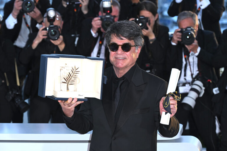 „A fost doar un accident” al iranianului Jafar Panahi câștigă premiul cel mare la Cannes