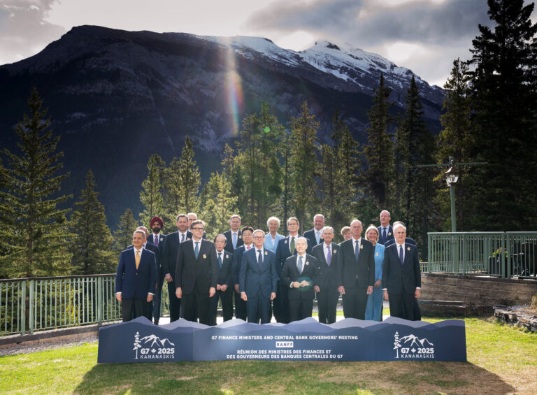 Liderii G7 încearcă să minimalizeze disputele tarifare și să găsească un consens