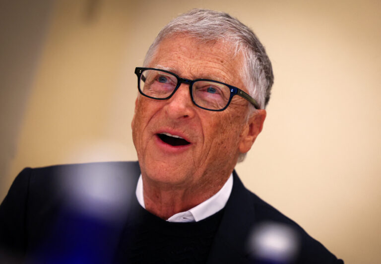 Bill Gates va dona 200 de miliarde de dolari până în 2045, spune că Musk „ucide” cei mai săraci copii din lume (VIDEO)