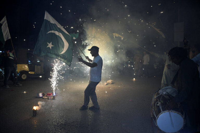 Armistițiu fragil între India și Pakistan, în timp ce Trump oferă mai mult ajutor