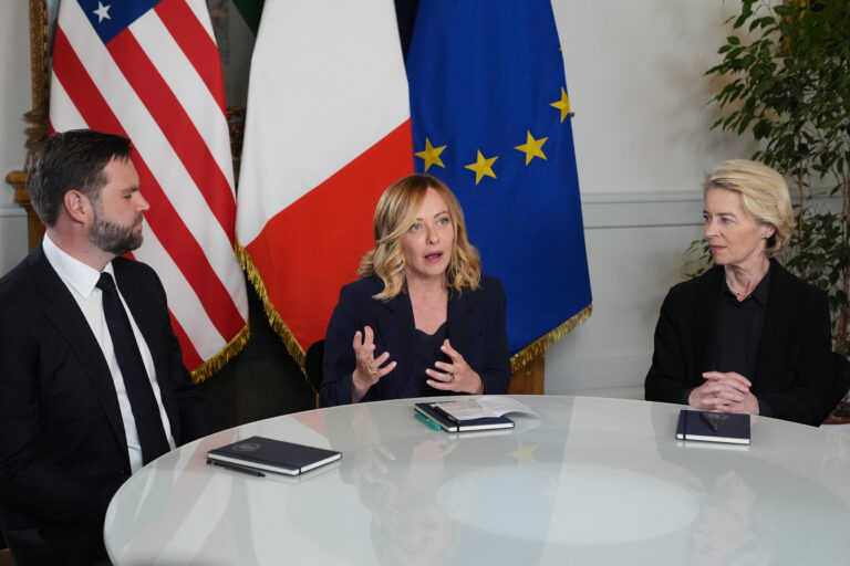 Vicepreședintele SUA se întâlnește cu șefa Comisiei Europene, speră să avanseze discuțiile comerciale