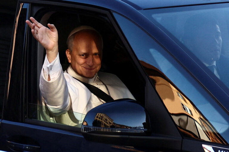 Papa Leon vizitează mormântul Papei Francisc și un sanctuar marian în prima sa călătorie în afara Vaticanului (VIDEO)