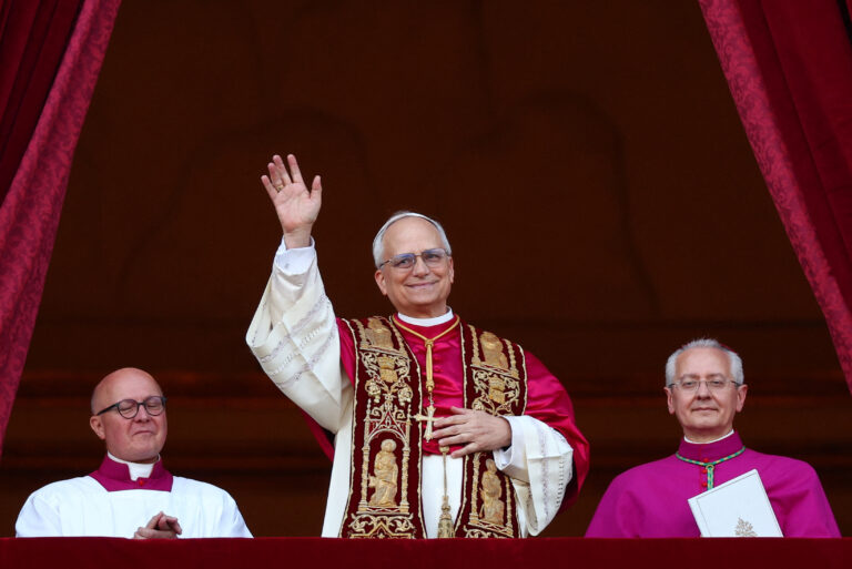 Cardinalul Robert Prevost a fost ales Papă sub numele de Leo al XIV-lea – primul pontif american din istorie (VIDEO)