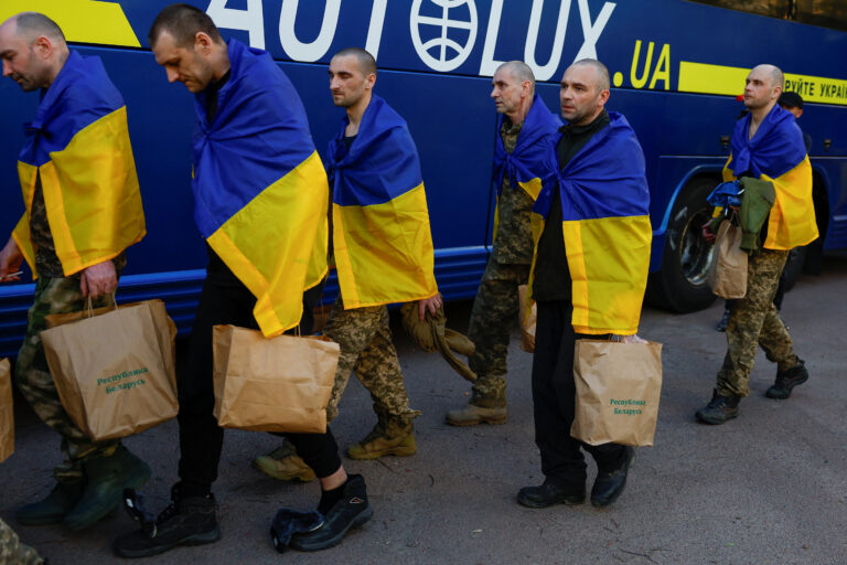 Rusia și Ucraina fac schimb de 307 soldați în a doua zi de schimb de prizonieri de război