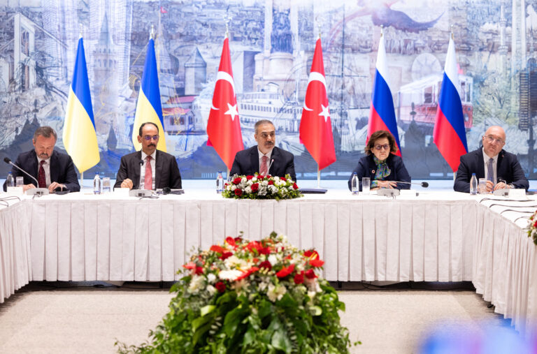 Analiză – Negocierile de pace de la Istanbul au scos la iveală prăpastia dintre Ucraina și Rusia