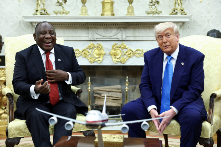Trump îl confruntă pe Ramaphosa cu afirmații false despre un genocid al albilor în Africa de Sud (VIDEO)