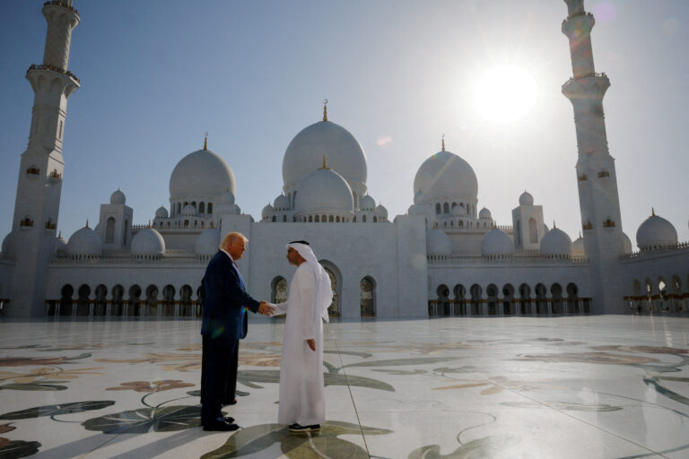 Trump anunță acorduri de 200 de miliarde de dolari în timpul vizitei în Emiratele Arabe Unite (VIDEO)