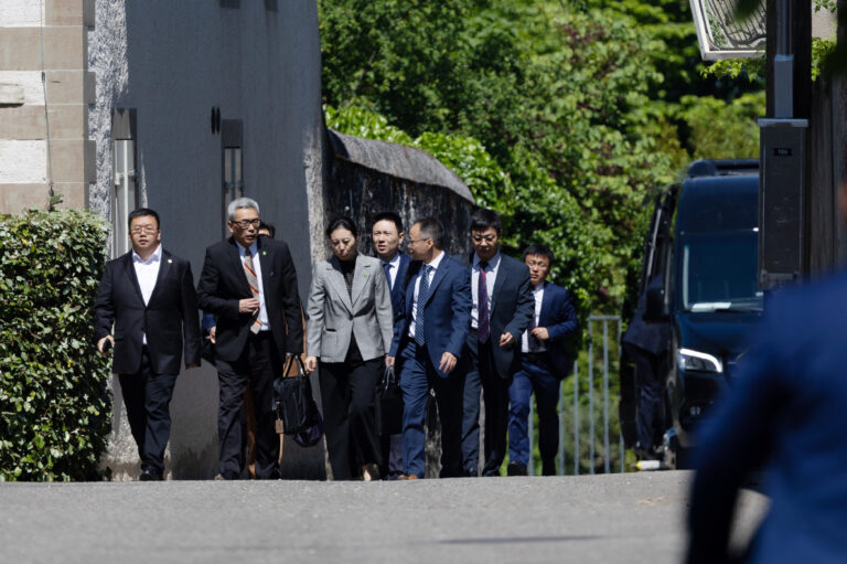 Trump salută discuțiile cu China, afirmând că cele două părți au negociat o „resetare totală” la Geneva (VIDEO)