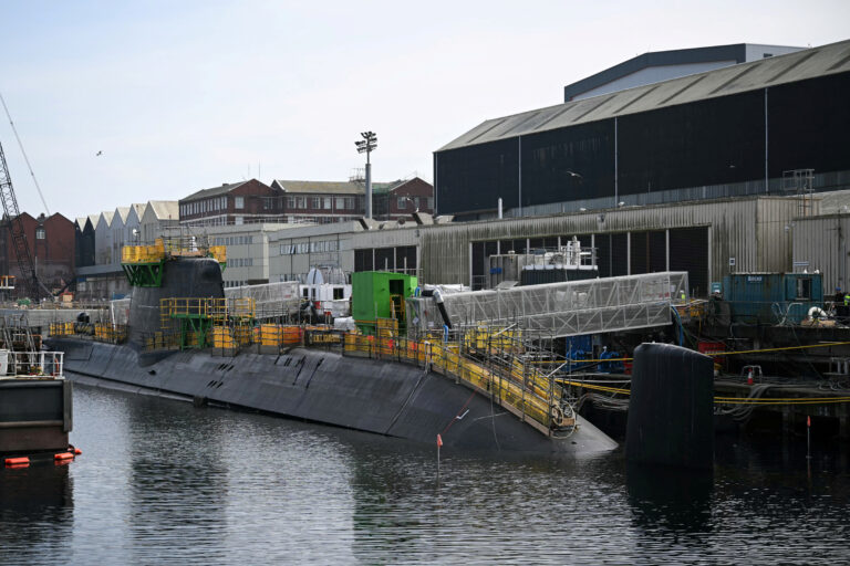 Marea Britanie își extinde flota de submarine în cadrul unei revizuiri strategice axate pe „pregătirea pentru război” 