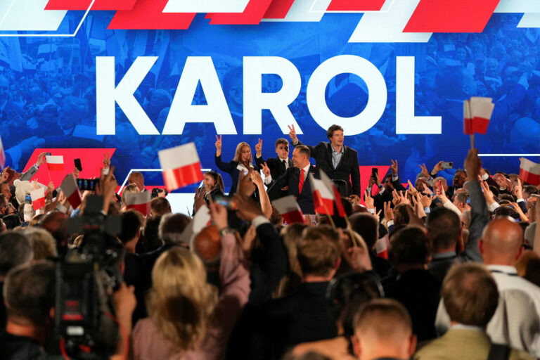 Blocajul politic din Polonia pune în pericol măsurile de reducere a deficitului bugetar, avertizează agențiile de rating
