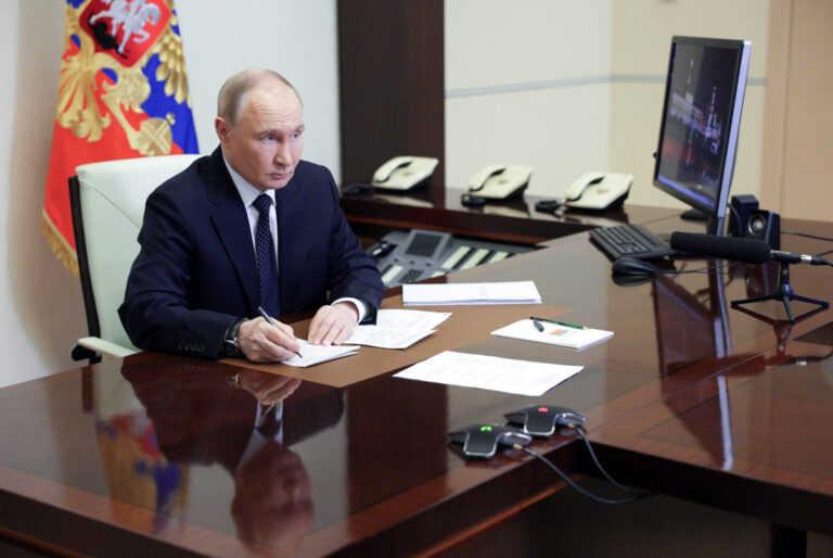 Putin îi spune lui Trump că Rusia trebuie să răspundă atacurilor ucrainene
