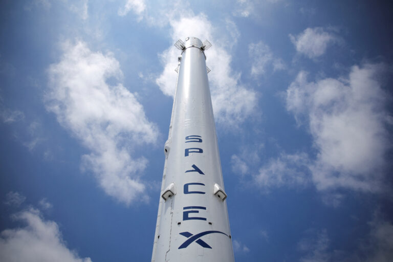 Ruptura Musk–Trump pune în pericol contracte SpaceX de 22 de miliarde de dolari și zguduie programul spațial al SUA