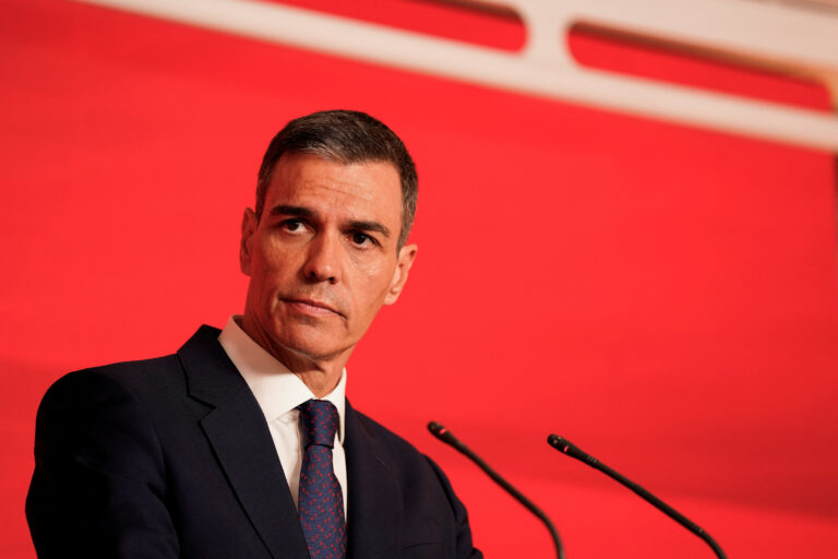 Premierul spaniol Pedro Sánchez respinge alegerile anticipate și promite reforme după un nou scandal de corupție