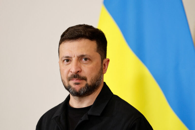 Zelenski caută sprijinul G7 pentru Ucraina, în timp ce plecarea prematură a lui Trump umbrește summitul