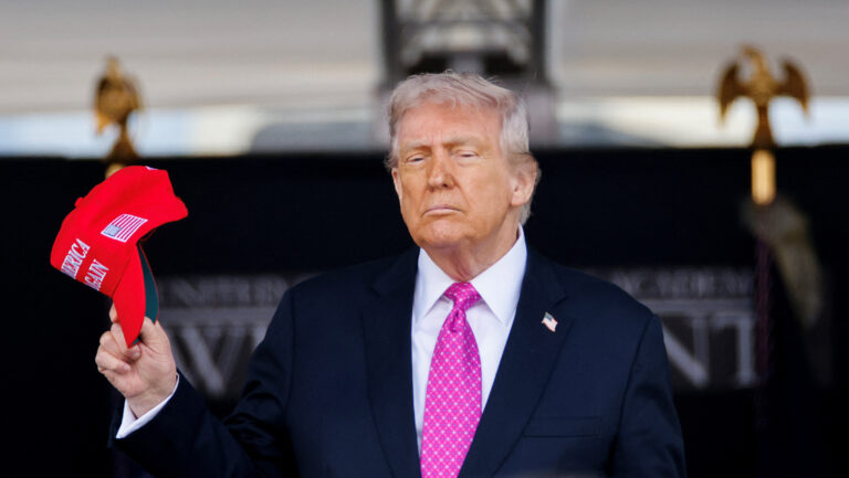 Trump, sub presiune din partea bazei MAGA din cauza posibilului atac asupra Iranului