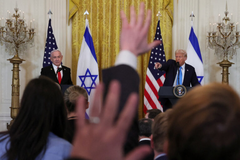 Cum a ajuns Trump, autoproclamat „făuritor al păcii”, să sprijine campania Israelului împotriva Iranului
